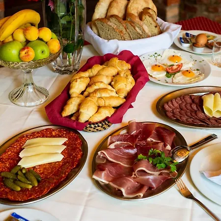 بيت شباب Momo *