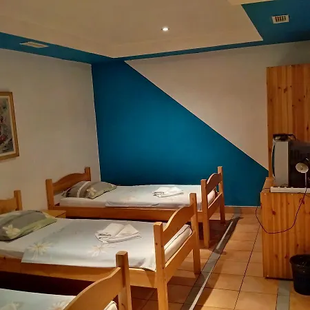 Hostel Momo *
